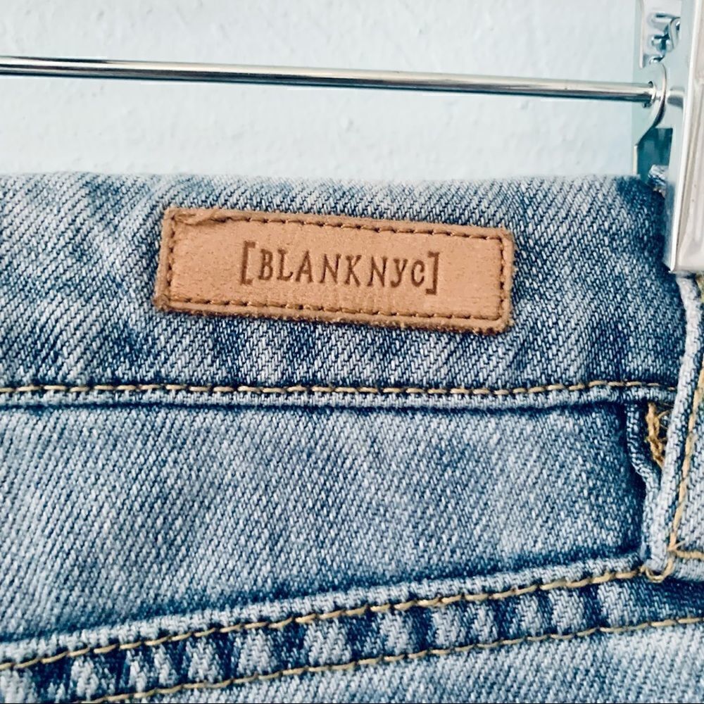 Blank NYC Crop Studded Girlfriend Jeans Size 24 - Picture 11 of 15